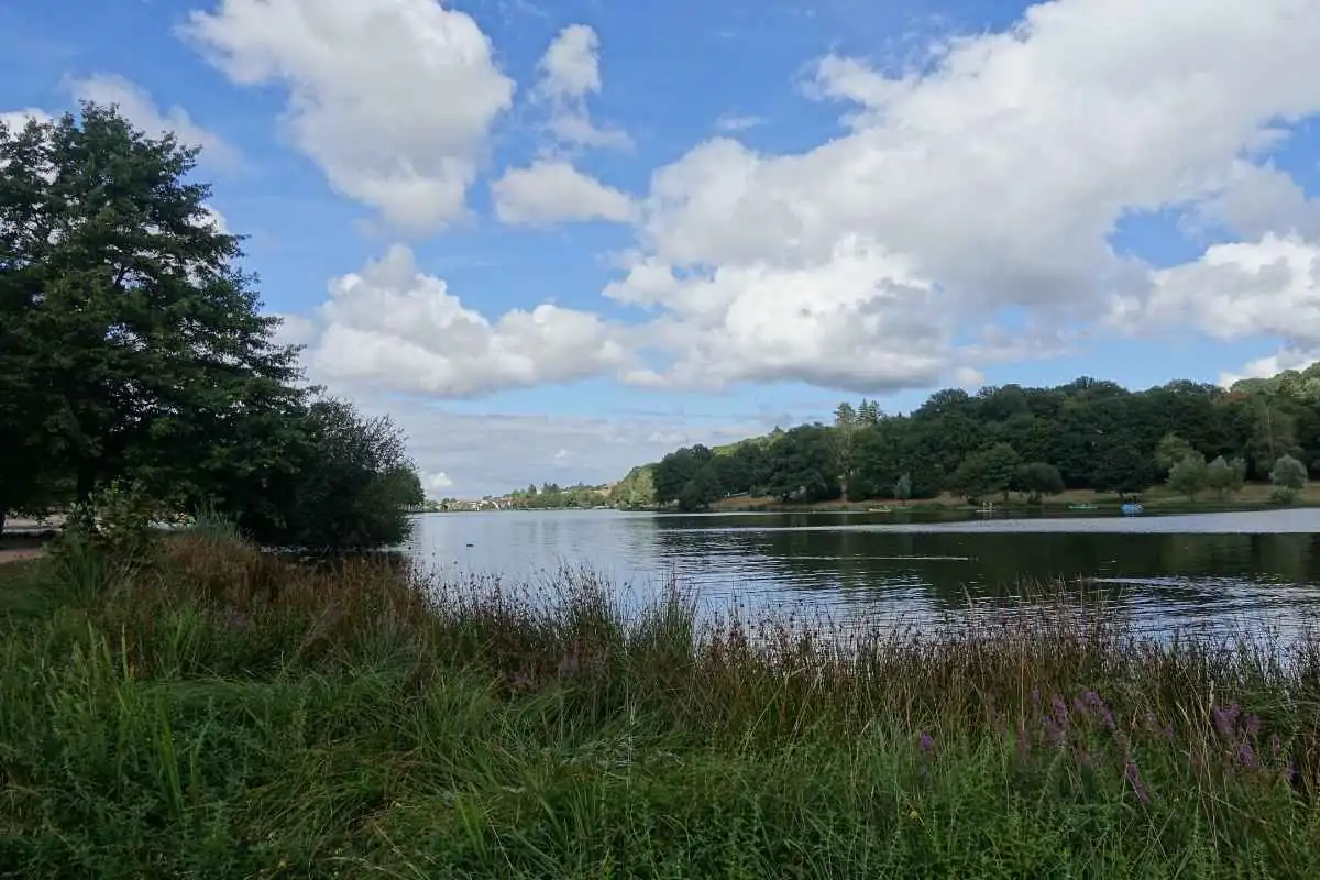 Étang de Courtille à Guéret, dans la Creuse, département dans lequel intervient Envealia